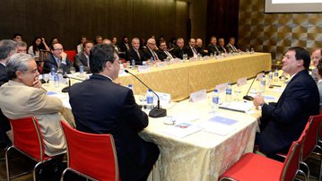 Longen defende mais integração com Paraguai durante reunião com ministros na CNI