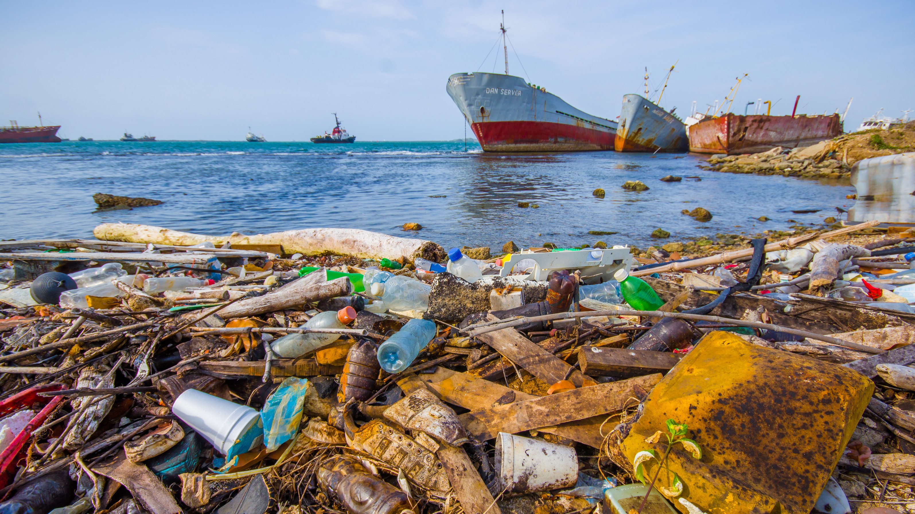 Cerca de 80% dos resíduos encontrados nos oceanos têm origem nas cidades