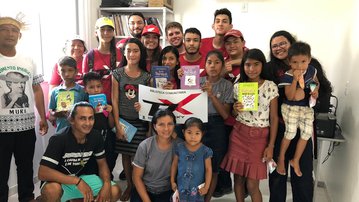 Alunos do SESI montam biblioteca em aldeia indígena no Amazonas