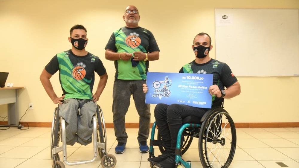 SESI do Pará doa R$10 mil e equipamentos para grupo de atletas cadeirantes