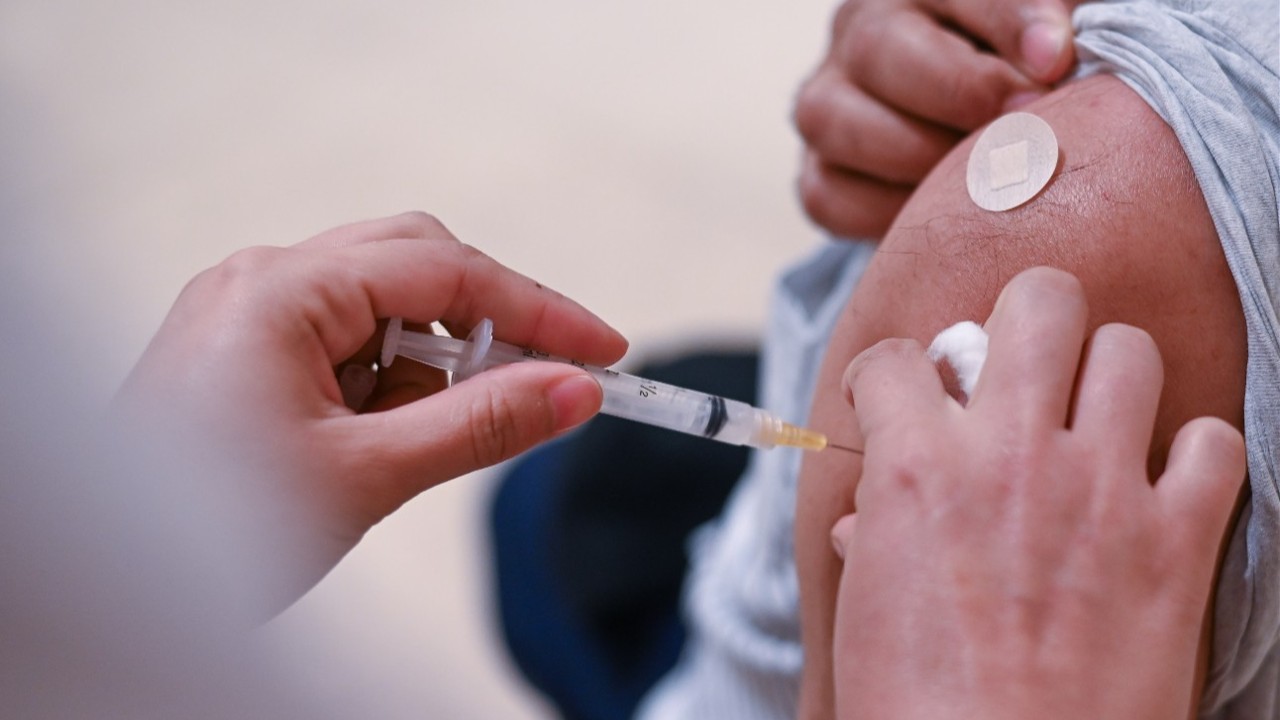 Dois em cada três brasileiros são a favor do certificado de vacinação