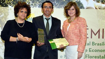 Prêmio de Economia e Mercado Florestal reconhece estudos que fortalecem a produção sustentável