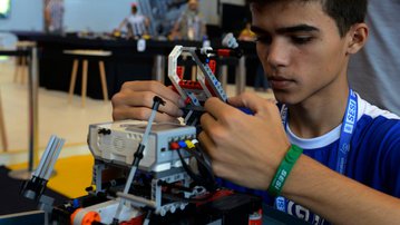 Inteligência Artificial nas escolas: estudo aponta ferramentas que serão usadas até 2030