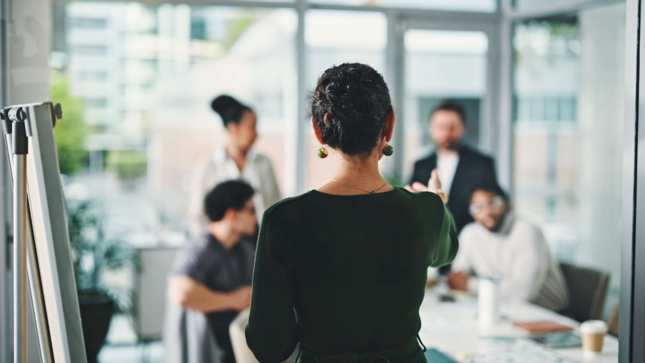 IEL lança curso de liderança para mulheres que buscam cargos estratégicos