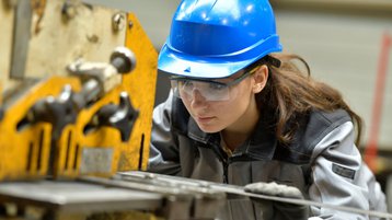 Indústria tem mais de 53 mil vagas para jovens aprendizes no segundo semestre de 2025