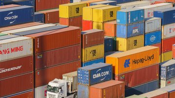Imagem de destaque da notícia: Estados mais dependentes do mercado dos EUA enfrentam impacto bilionário com tarifaço americano