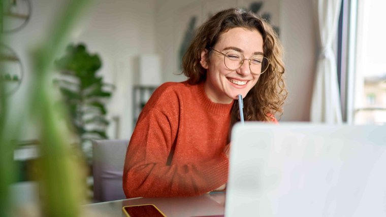 SENAI Play bate recorde de acessos em 2024 e amplia oferta de cursos gratuitos