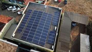 Com placas fotovoltaicas instaladas pelo SENAI, empresário reduz conta de R$ 2 mil para R$ 200