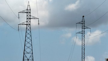 Redução de burocracia e planejamento de longo prazo devem ser prioridade para setor elétrico, diz CNI
