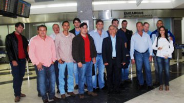 Empresários do setor de laticínios embarcam para participar de congresso em MG
