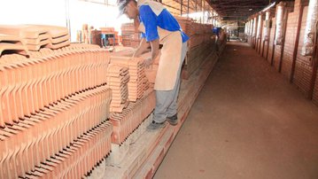 Indústria cerâmica estadual projeta crescer até 15% neste ano