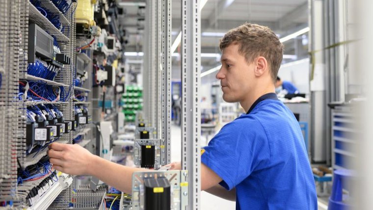 Empresários de 21 setores industriais estão sem confiança, diz CNI