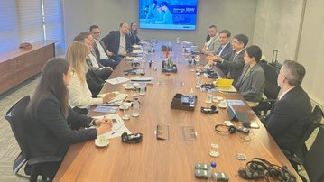 SENAI, Universidade Tsinghua e Envision Energy negociam cooperação em sustentabilidade e formação profissional