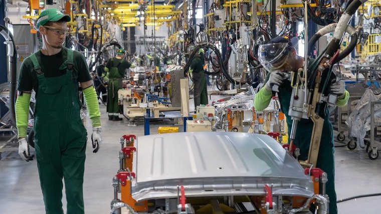 Indústria completa 21 meses sem confiança na economia, informa CNI