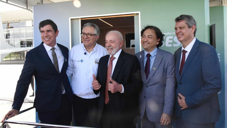 Presidente Lula conhece estação de telessaúde do SESI
