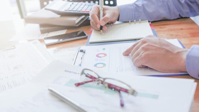 Um terço das empresas industriais prevê aumento do endividamento bancário, diz CNI