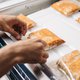 Leite de vaca, sem vaca: foodtechs usam fermentação para revolucionar a indústria alimentícia