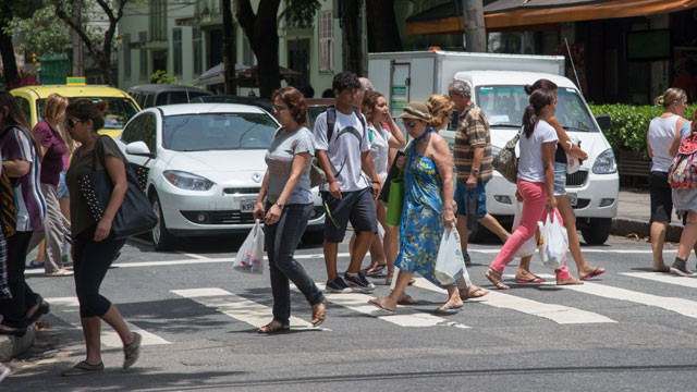 Aumenta a confiança dos brasileiros nas pessoas, mostra pesquisa da CNI