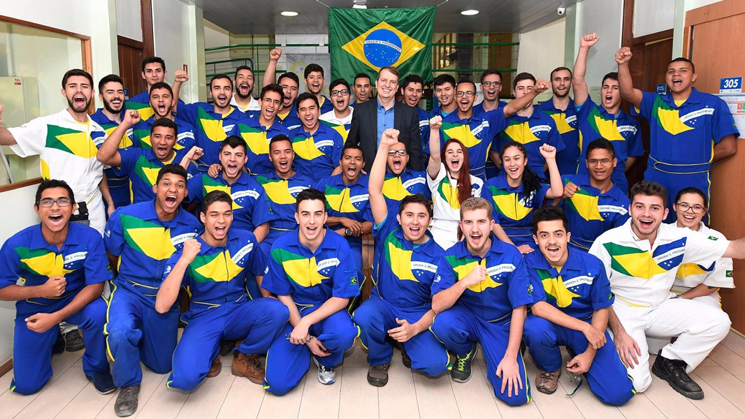 Brasileiros que vão competir no mundial de profissões técnicas viajam para Abu Dhabi nesta terça-feira (10)