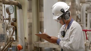 Leia mais VÍDEO: O técnico em Petroquímica atua na operação, monitoramento e controle dos processos do setor