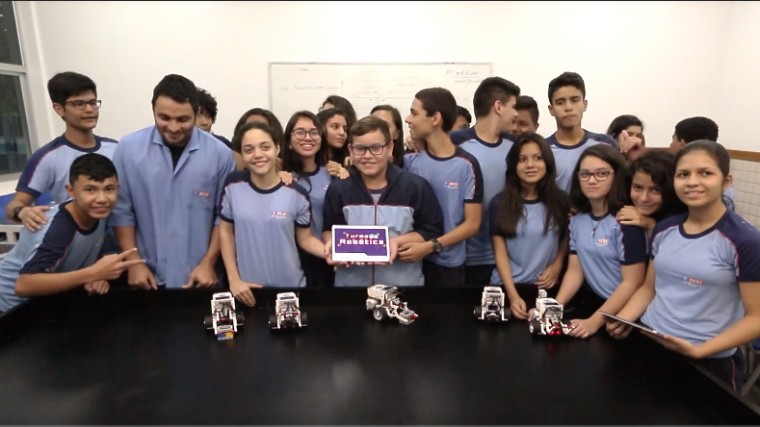 Trabalho em equipe e dedicação fazem alunos vencedores na robótica