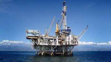 Sucesso nos leilões de áreas de petróleo do pré-sal fortalece a economia do país, avalia CNI