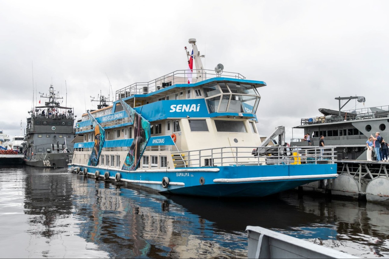 A bordo do Barco-Escola Samaúma I, empresários e executivos do Polo Industrial de Manaus participarão da Travessia SESI, com uma imersão em inovação. Foto: Divulgação / FIEAM