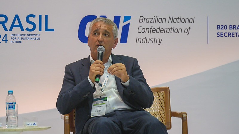 Marco Stefanini listou a hiper personalização de ações de marketing, cibersegurança e sistemas anti-fraude, e descarbonização como usos da IA nas empresas