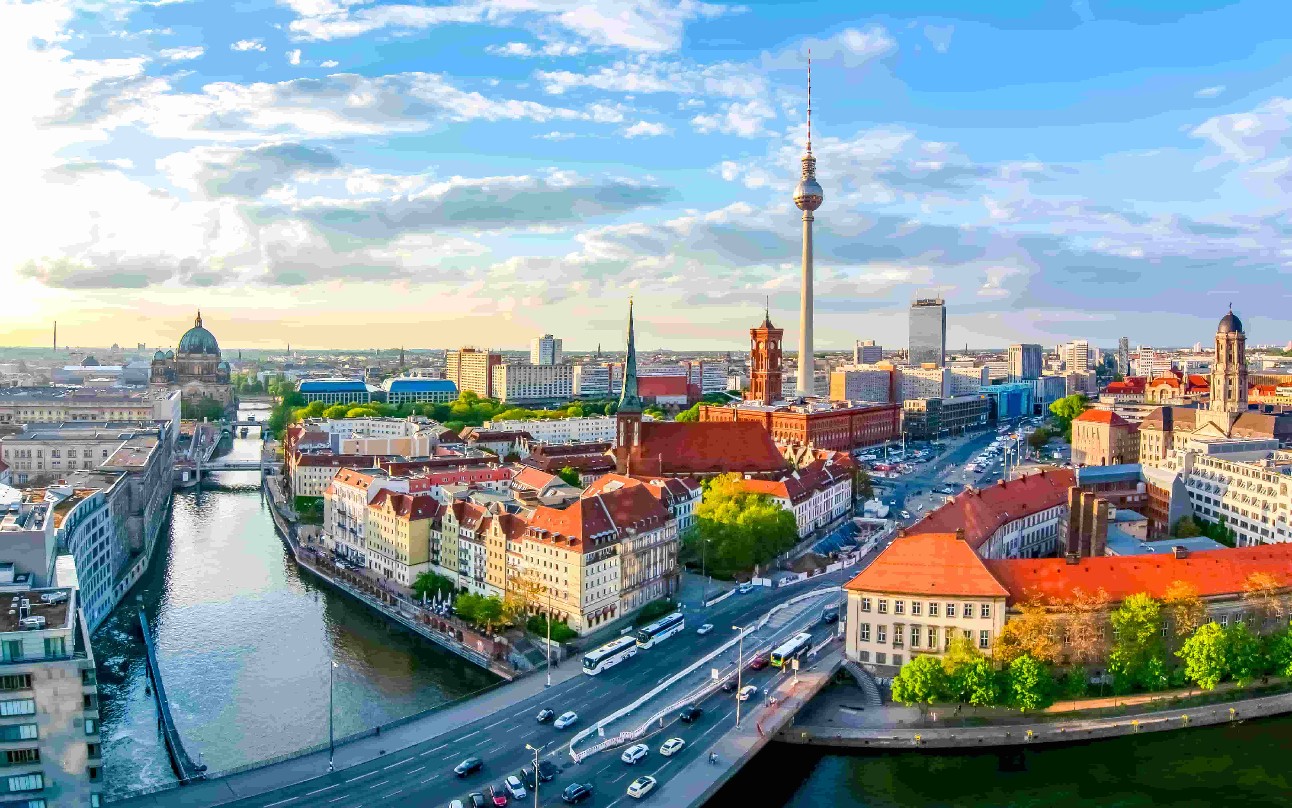 Paisagem urbana de Berlim com catedral de Berlim e torre de televisão, Alemanha