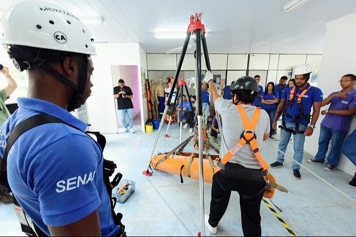 Inscrições abertas para bolsas em cursos técnicos com oportunidades gratuitas em diversas áreas e cidades do estado. Foto: Valter Pontes/Coperphoto/FIEB