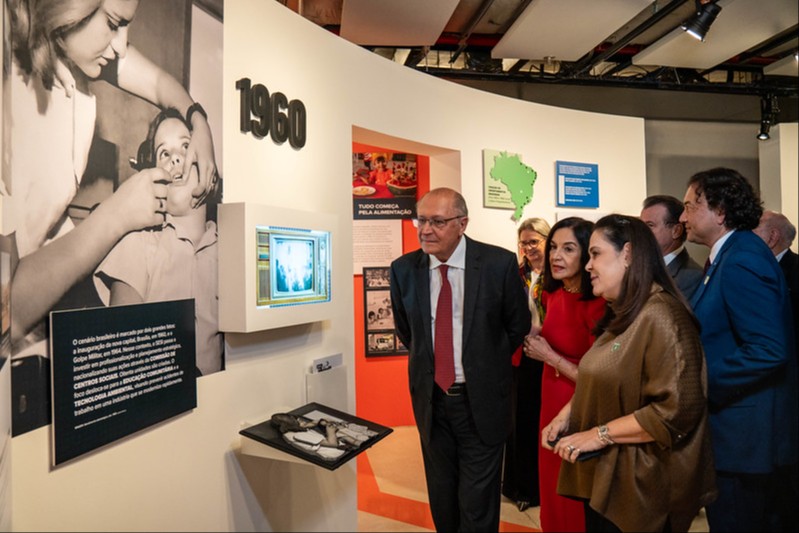 O vice-presidente da República, Geraldo Alckmin, prestigiou a abertura da exposição, ao lado de outras autoridades