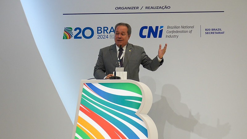 Segundo o presidente do conselho e da CNI, Ricardo Alban, o tema ganha força levando em conta que o Brasil tem um enorme potencial para a produção de energia solar, eólica, biocombustíveis e outras fontes limpas