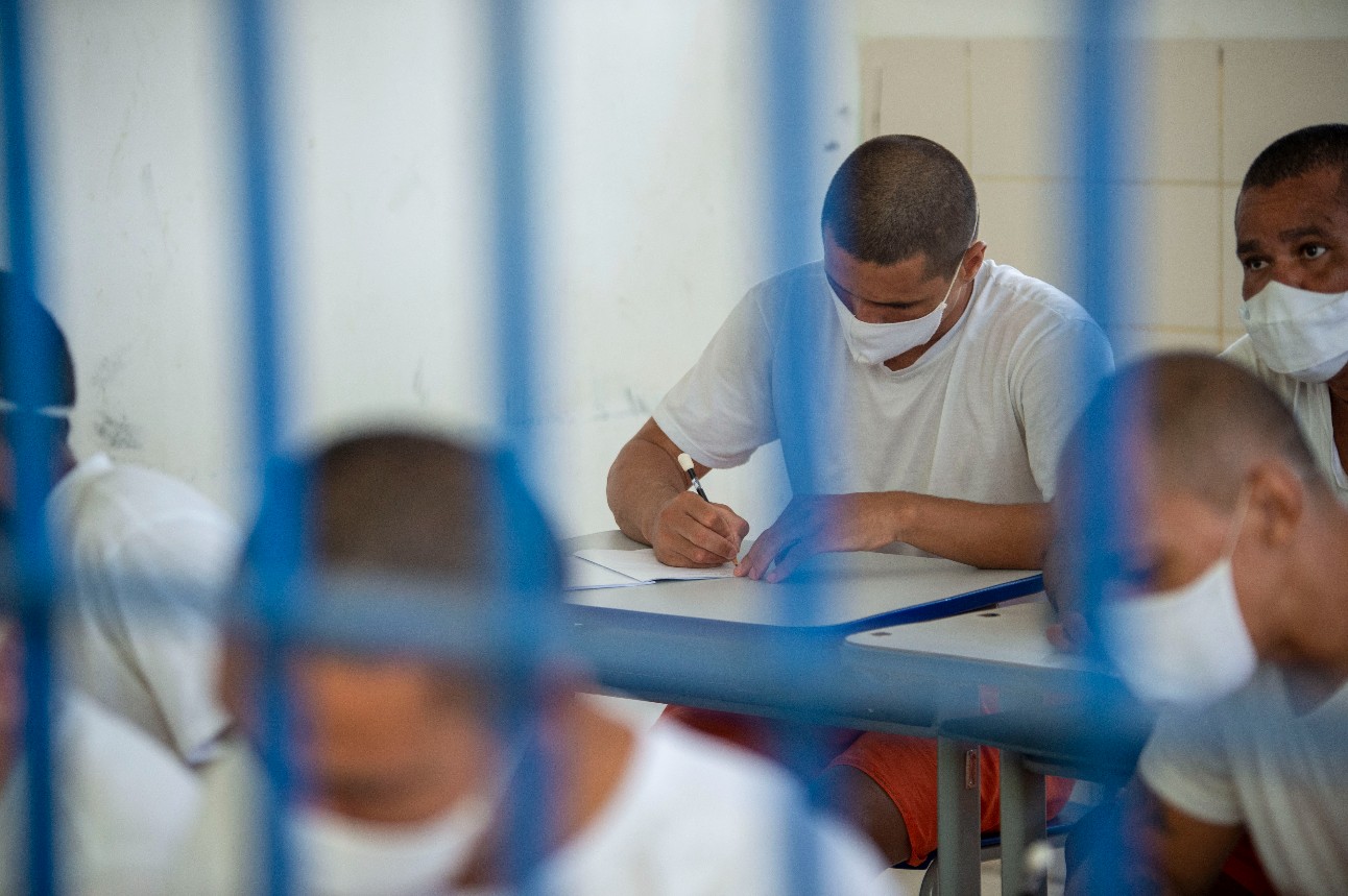 A meta do SESI e da SAP do Ceará é que 100% dos detentos passem pela Nova EJA ou pelos cursos de qualificação até cumprirem a pena