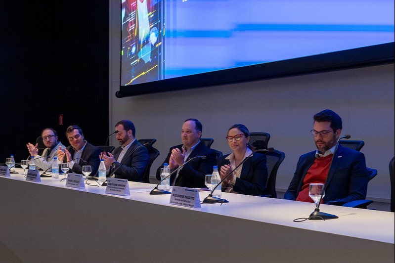 Para mostrar que a indústria é desenvolvedora e usuária de sistemas de IA, representantes do setor participaram do seminário do Marco Legal da IA na CNI