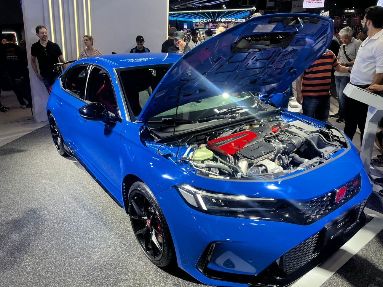 Design arrojado, híbrido flex e IA: Salão do Automóvel revela futuro do setor automotivo