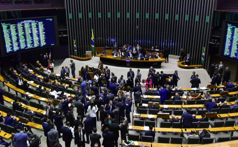 Visão de cima da sala de votação da Câmara dos Deputados durante a aprovação do texto da Reforma Tributária