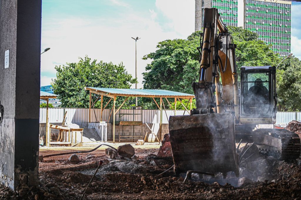 Intenção de investimento da construção cai para o menor patamar em 28 meses, revela CNI