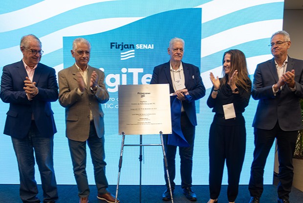 Alexandre dos Reis (FIRJAN SENAI), Luiz Césio Caetano (FIRJAN), Felipe Meier (TICs-RJ), Carla Pinheiro (AjoRio) e Antonio Carlos Vilela (FIRJAN CIRJ) na inauguração do Digitech.
Foto: Vinicíus Magalhães / FIRJAN