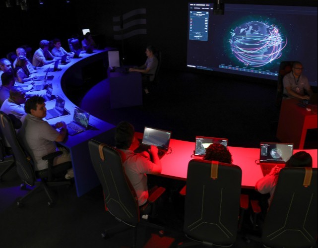 Guia orienta usuários sobre configurações essenciais de segurança e ações em casos de perda ou roubo do celular. Foto: Vinícius Magalhães/FIRJAN