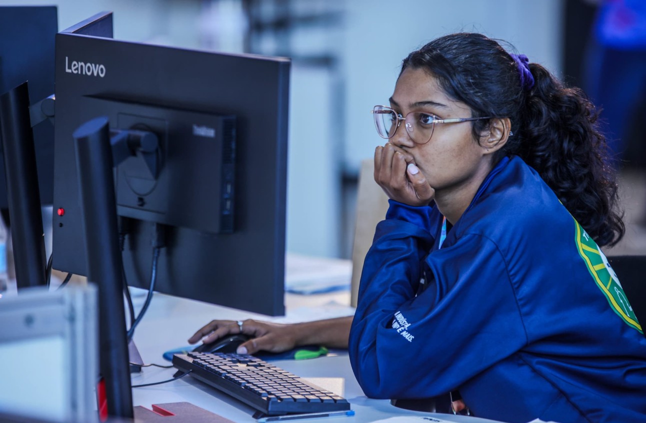O programa prevê mais de 10 mil jovens na etapa inicial online e formação presencial para até 420 estudantes em sete estados, com bolsa-auxílio mensal de R$ 700.
Foto: Wallace Martins / CNI