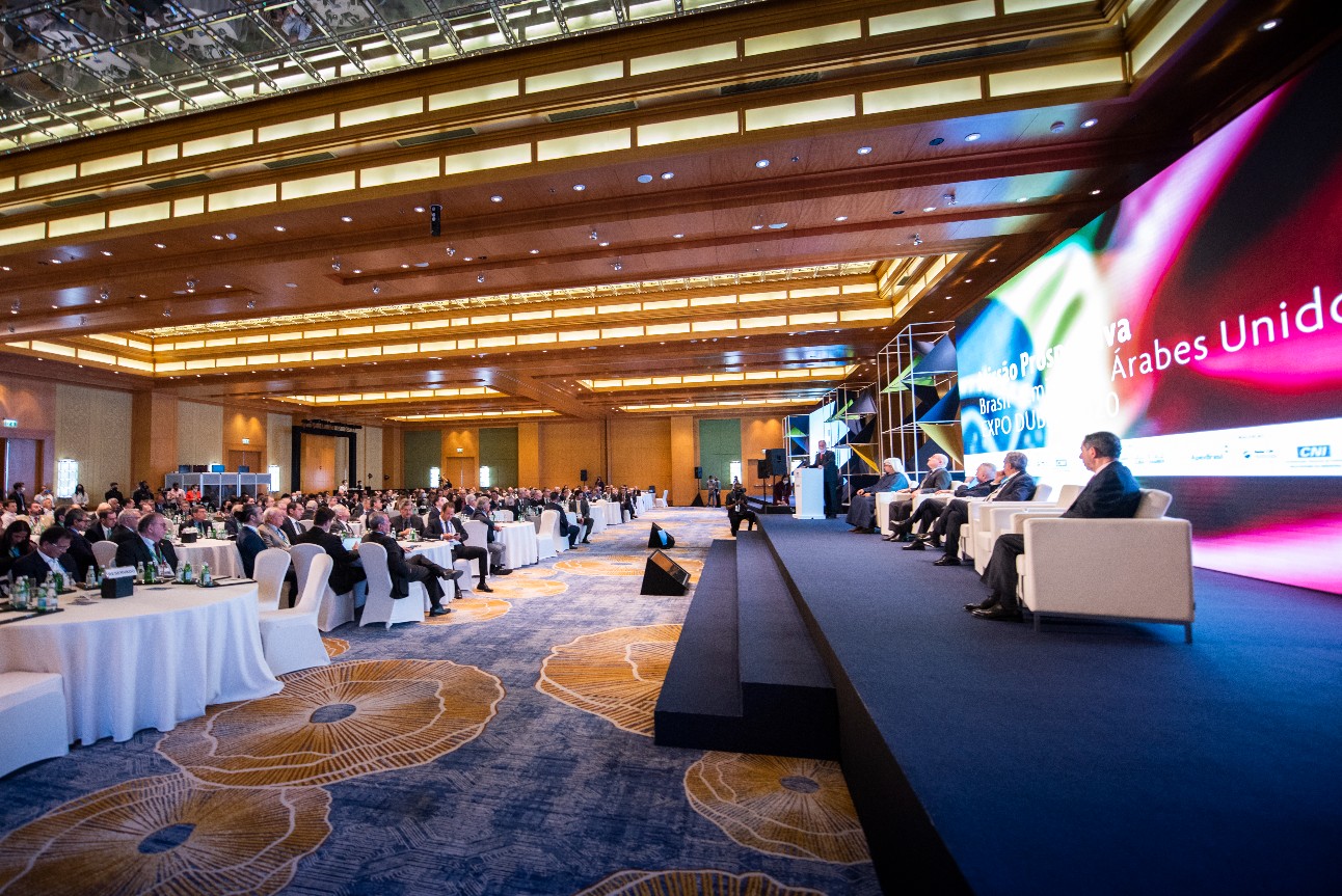 Autoridades no seminário sobre negócios Brasil-Emirados Árabes