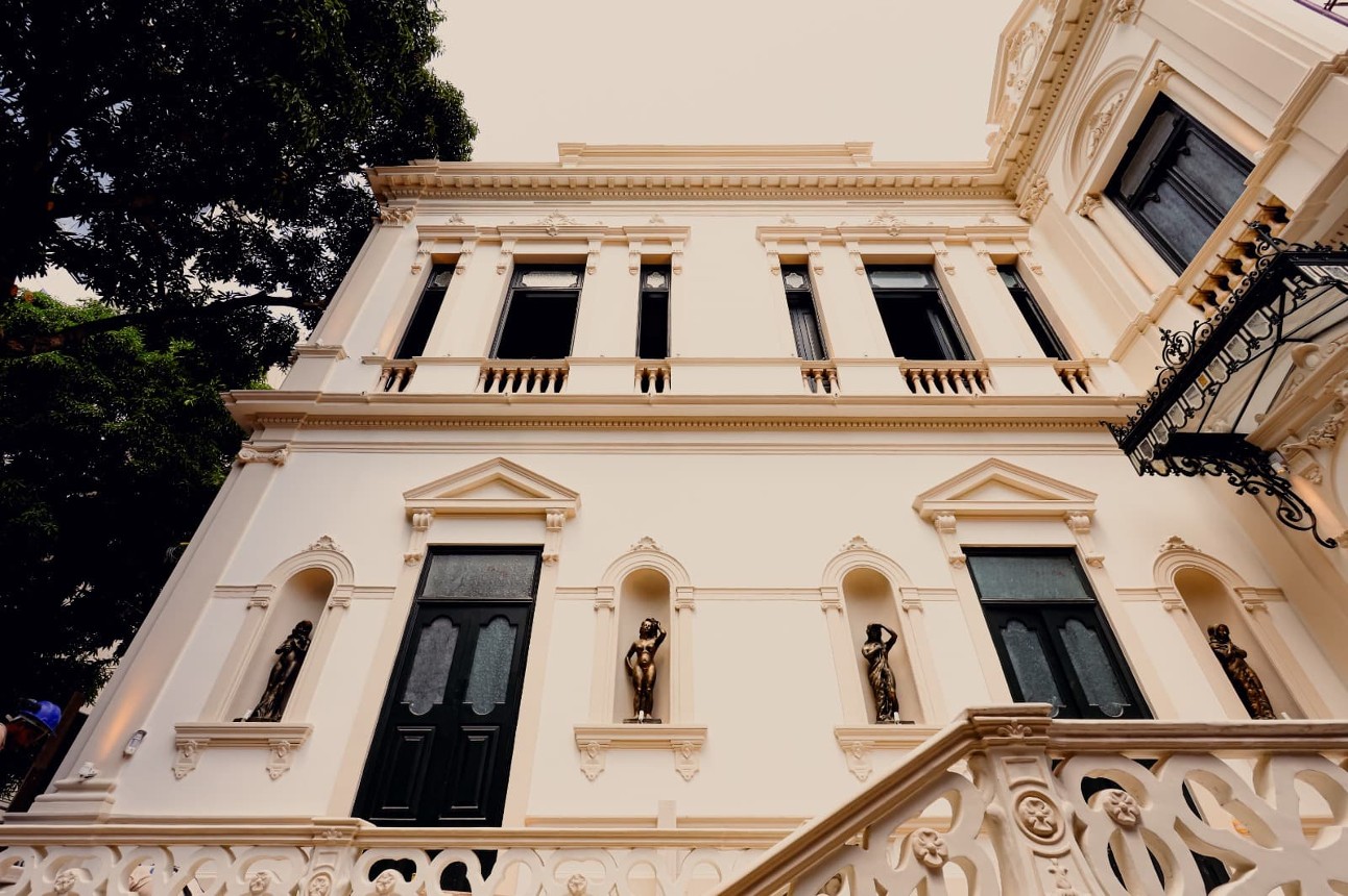 Belém acaba de ganhar um ponto de encontro entre passado e futuro: a Casa SESI Indústria Criativa, um casarão histórico restaurado que agora pulsa arte, inovação e sustentabilidade no coração da cidade