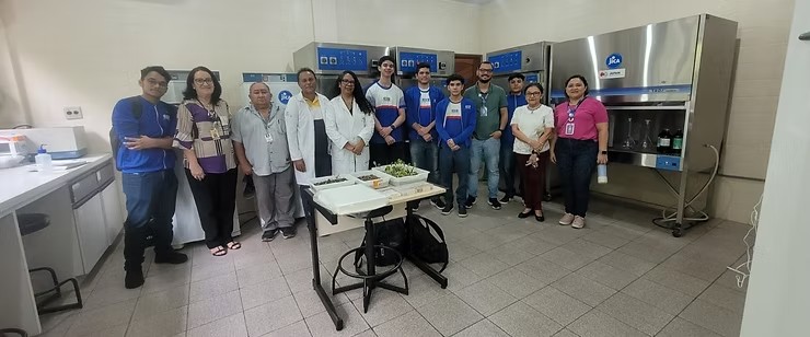 A equipe vai apresentar o trabalho em um estande interativo, em inglês, onde vão expor o design do experimento e simular o processo de germinação do jambu em ambiente de microgravidade