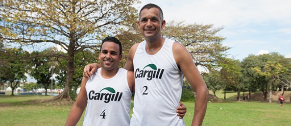 Daniel (esquerda) e Márcio representam a empresa baiana Cargill nos Jogos