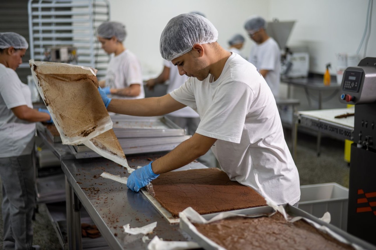 Pequenas indústrias enfrentam piora no desempenho e nas finanças no 3º trimestre, aponta CNI. Juros altos seguem como principal obstáculo ao crescimento do setor.
Foto: Gabriel Pinheiro / CNI