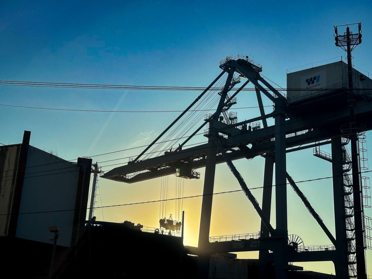 Tarifaço americano faz confiança da indústria exportadora desabar, aponta pesquisa inédita da CNI