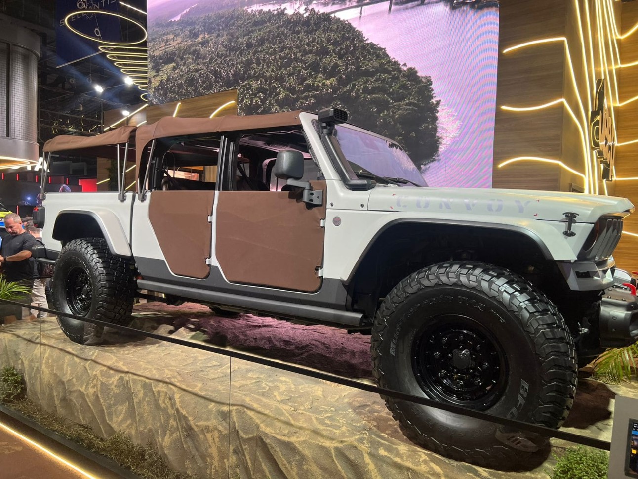 Design arrojado, híbrido flex e IA: Salão do Automóvel revela futuro do setor automotivo