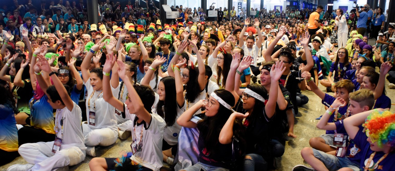 Desde 2013, o SESI é o operador oficial do Torneio SESI de Robótica FIRST LEGO League no Brasil. Nesse período, foram quase 17 mil competidores de mais de 1,7 mil escolas públicas e particulares.