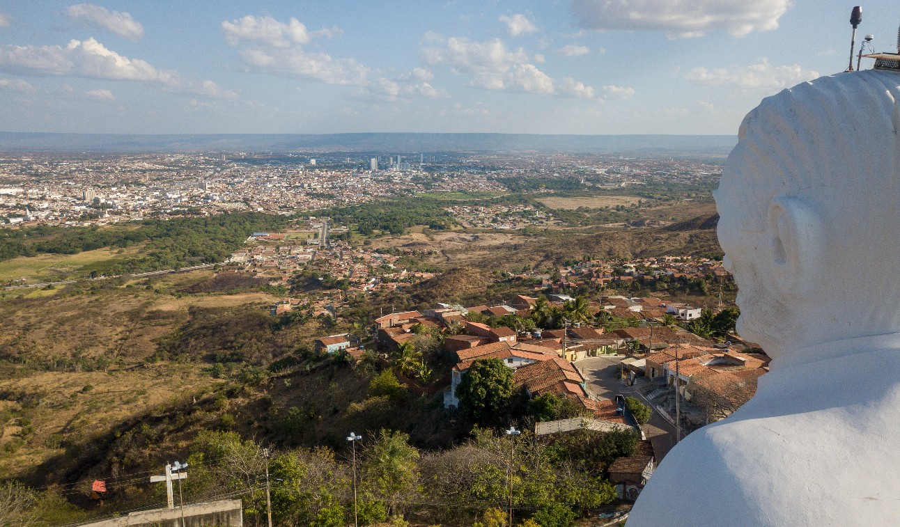 Imagem panorâmica da cidade de Juazeiro do Norte, no Ceará.