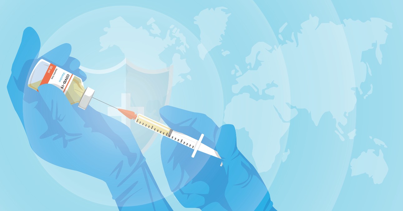 Vacina Covid-19 nas mãos de médico com luvas médicas segurando seringa e frasco de vacina